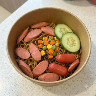Hình ảnh Mỳ trộn xúc xích