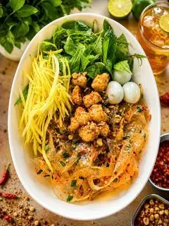 Hình ảnh Bánh tráng trộn sate tôm - trộn nhẹ 