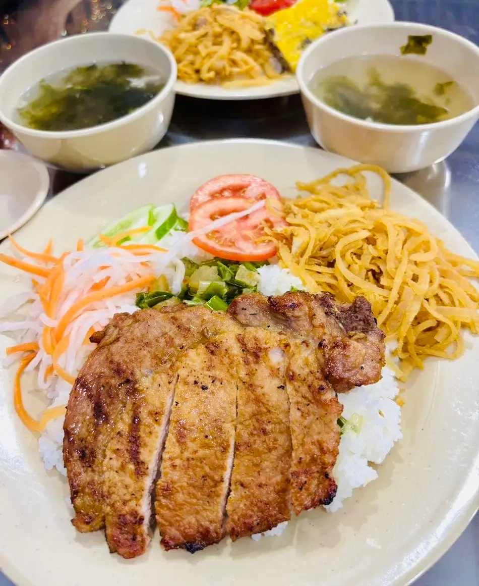 Hình ảnh Cơm sườn bì