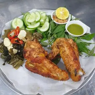 Hình ảnh Phần cánh Gà Ta thả vườn nướng sả