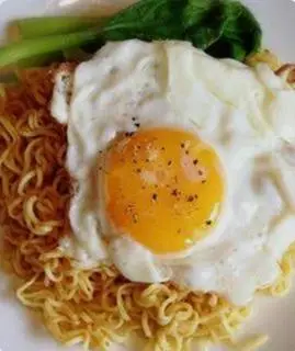 Hình ảnh MÌ TRỘN + TRỨNG OPLA 