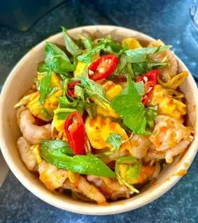 Hình ảnh Chân gà sốt Thái size nhỏ - kèm ly soda đào