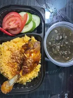 Hình ảnh CƠM ĐÙI GÀ SỐT NƯỚC MẮM+CANH RONG BIỂN