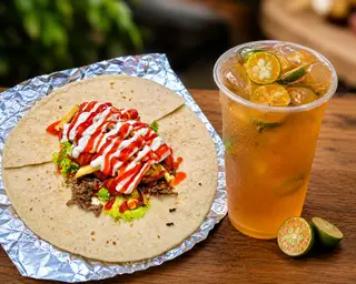 Hình ảnh Tacos gà cay size M - cốc trà tắc 500ml