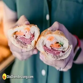 Hình ảnh Bánh mì pate chả lụa + Revive