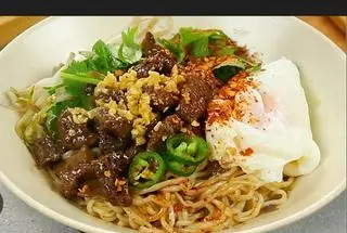Hình ảnh Mì Trộn Bò Trứng