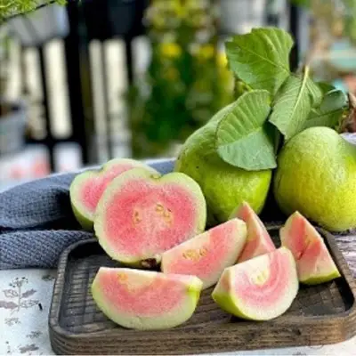 Hình ảnh Ổi Ruột Đỏ Cắt - 400gr