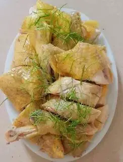 Hình ảnh Gà Ta Luộc 1/2 Con +rau thơm gia vị chấm 