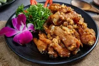 Hình ảnh Chân gà chiên nước mắm