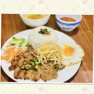 Hình ảnh Cơm Tấm Sườn, Bì, Ốp La