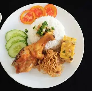 Hình ảnh Cơm Đùi Gà-Bì-Chả
