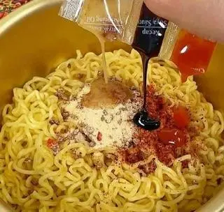 Hình ảnh Mì Trộn Trứng 