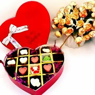 Hình ảnh Trái tim valentin cho cặp đôi yêu nhau hộp to