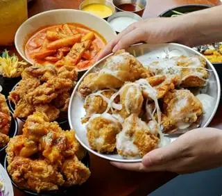 Hình ảnh Combo Gà Giòn Nửa Con No Nê