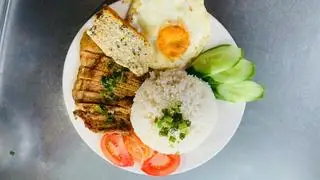 Hình ảnh Cơm tấm sườn chả trứng ốp la