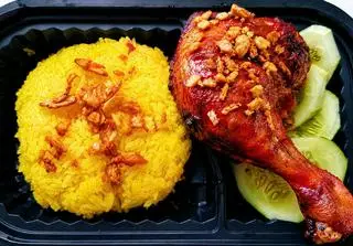 Hình ảnh CƠM ĐÙI TỎI SỐT MẮM TỎI