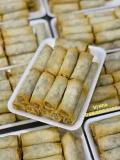 Hình ảnh Chả Giò Nhân Tôm Disum từ tôm tươi giòn ngọt. Khách tự chiên.