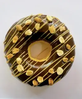 Hình ảnh Donut scl đen - đậu phộng