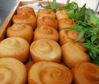 Hình ảnh bánh bao ăn thêm 4 cái 