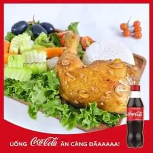 Hình ảnh Cơm trắng gà sốt me+ Trứng chiên+ Cocacola Chai
