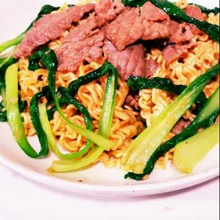 Hình ảnh mì xào bò 