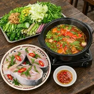 Hình ảnh Lẩu cá dứa chua cay
