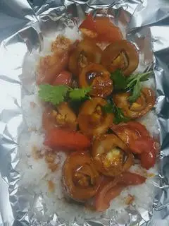 Hình ảnh Cơm Chả Cá Bọc Trứng Cút Sốt Cà