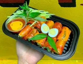 Hình ảnh Bánh tráng cuốn sốt bơ, me