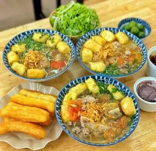 Hình ảnh bún riêu bò - mọc - đậu 