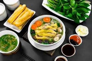 Hình ảnh Phở gà trứng non
