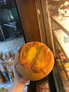 Hình ảnh Bánh mì ngọt sốt bơ đường  nhân khoai môn