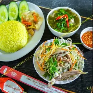 Hình ảnh Cơm đùi gà luộc xé phay trộn gỏi - canh gà lá giang