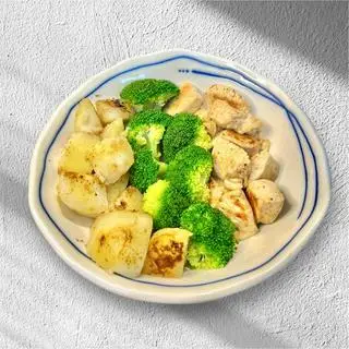 Hình ảnh Gà nướng bông cải (Khoai tây nướng, bông cải xanh, gà nướng, sốt) 