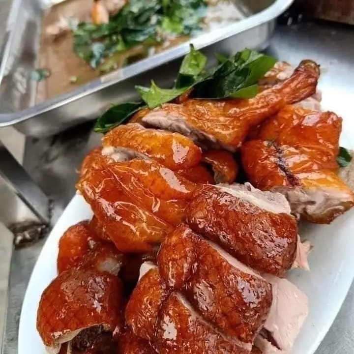 Hình ảnh Vit Quay 1 Con TO Đầy đủ Cổ Cánh  