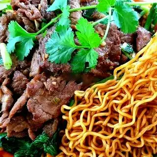 Hình ảnh Thố mì xào bò