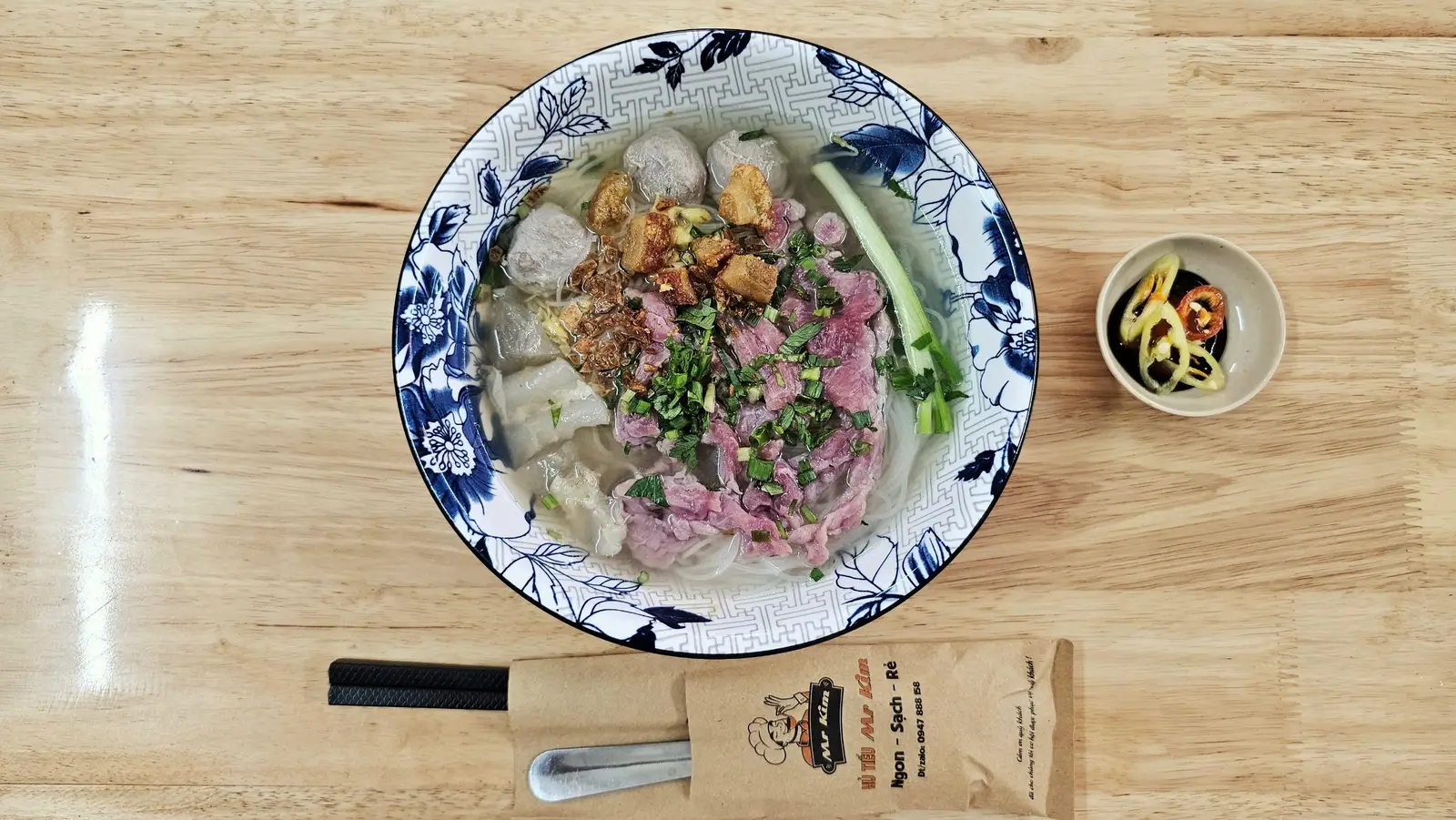 Hình ảnh Hủ tiếu tái - gân - bò viên