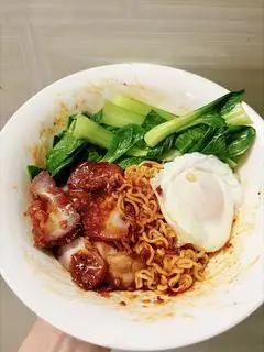 Hình ảnh Mì trộn xá xíu + trứng
