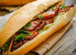 Hình ảnh Bánh mì thịt - xúc xích