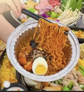 Hình ảnh Mì trộn phô mai trứng luộc