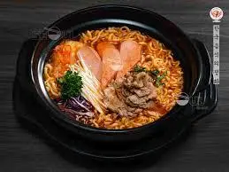Hình ảnh Mì cay bò xúc xích 