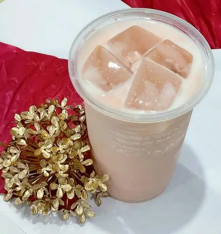 Hình ảnh Trà sữa Hoa nhài Dâu tây