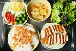 Hình ảnh Bánh Cuốn Chả Rán