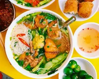 Hình ảnh BÚN CÁ RÔ CHIÊN GIÒN(cá và chả)