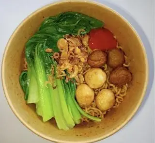 Hình ảnh Mì Indomie trộn Cá viên