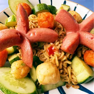 Hình ảnh Mì Trộn Xúc Xích Viên Cá