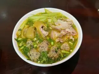 Hình ảnh Bún mọc dọc mùng (thịp bắp, móng, đuôi)
