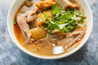 Hình ảnh Bún bò tái - nạm