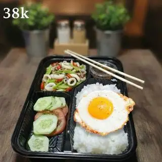 Hình ảnh 1 phần cơm bất kì + 1 trứng ốp la 