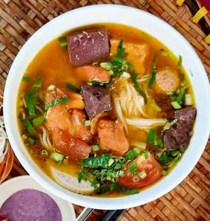 Hình ảnh Canh bún xương chả cua