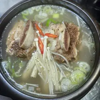 Hình ảnh canh sườn bò hầm vị Hàn Quốc